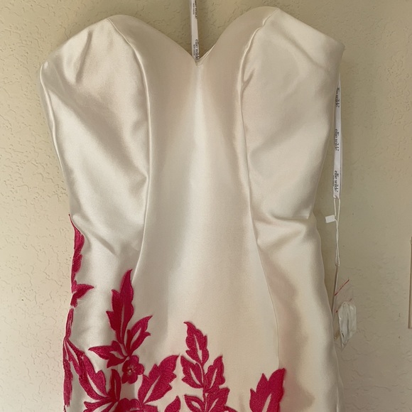 NWT Ellie Wide White with Pink Flowers - Picture 4 of 12